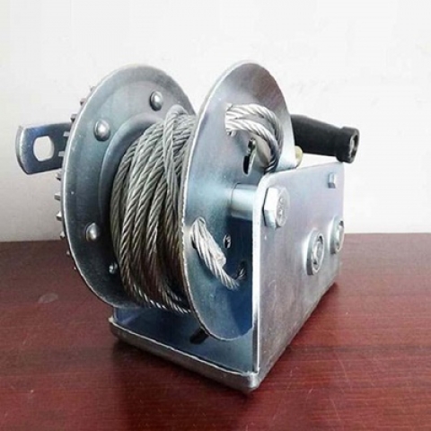 Tời quay tay 3000lbs cáp 8M kèm móc khóa